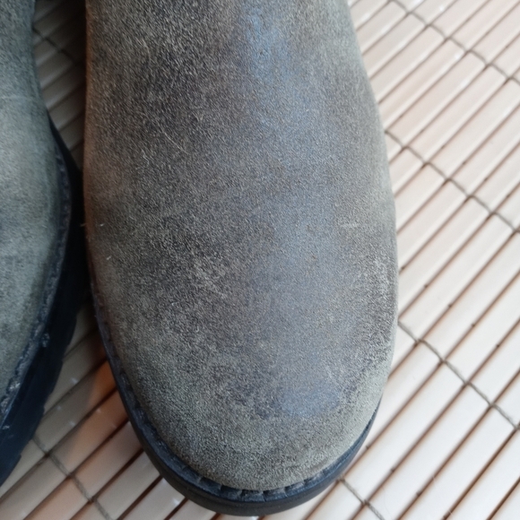UGG "Niels II" Water Resistant Brown Leather /Sheepskin Shearling lined Bootie. - Picture 9 of 11